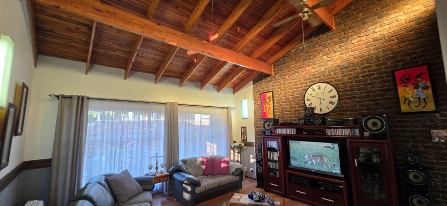 5 Bedroom Property for Sale in Wilkoppies North West